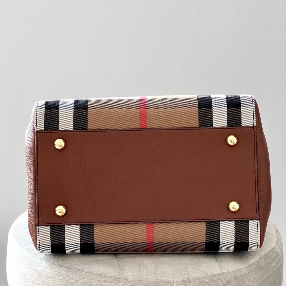 Burberry House Check Derby Leather Tote Bag in Tan - Picture 6 of 12